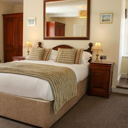 Rollestone Manor B&B And Restaurant Shrewton Exterior photo