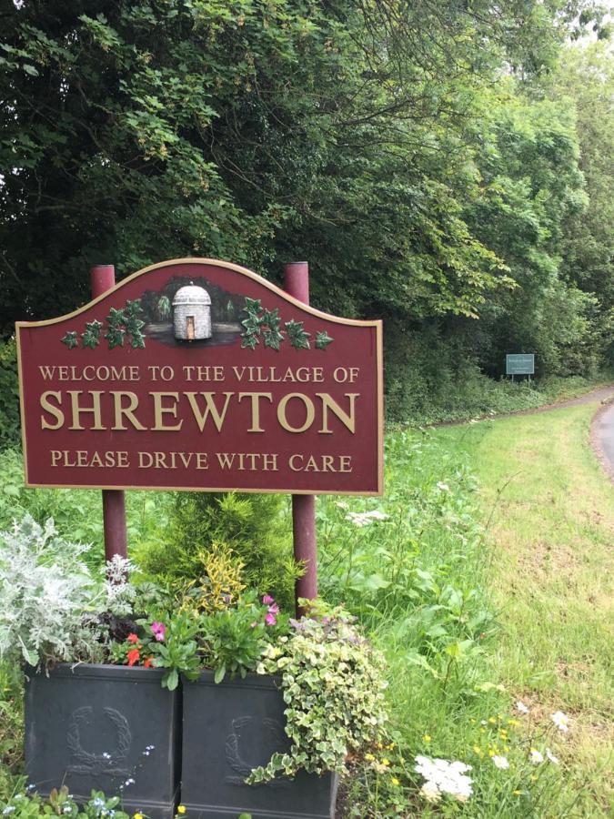 Rollestone Manor B&B And Restaurant Shrewton Exterior photo