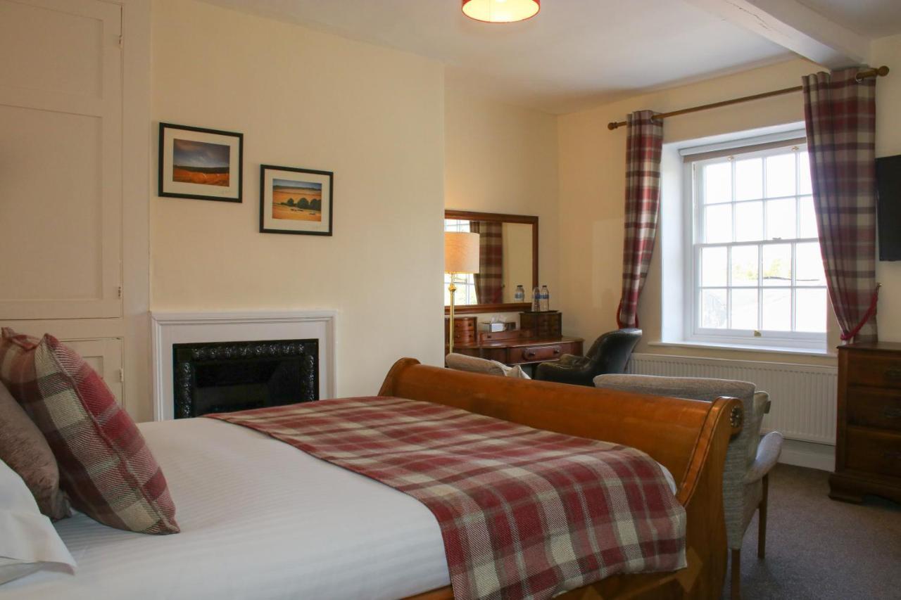 Rollestone Manor B&B And Restaurant Shrewton Exterior photo