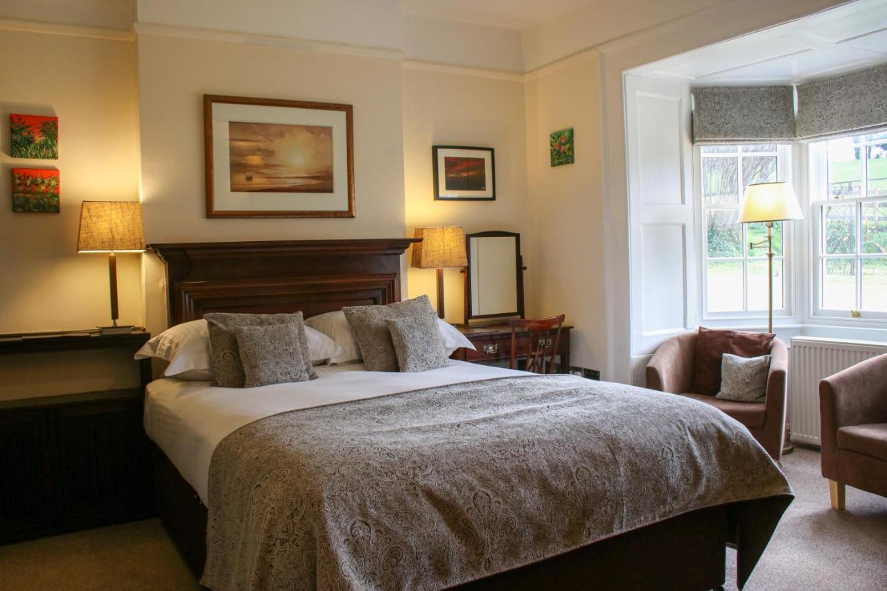 Rollestone Manor B&B And Restaurant Shrewton Exterior photo