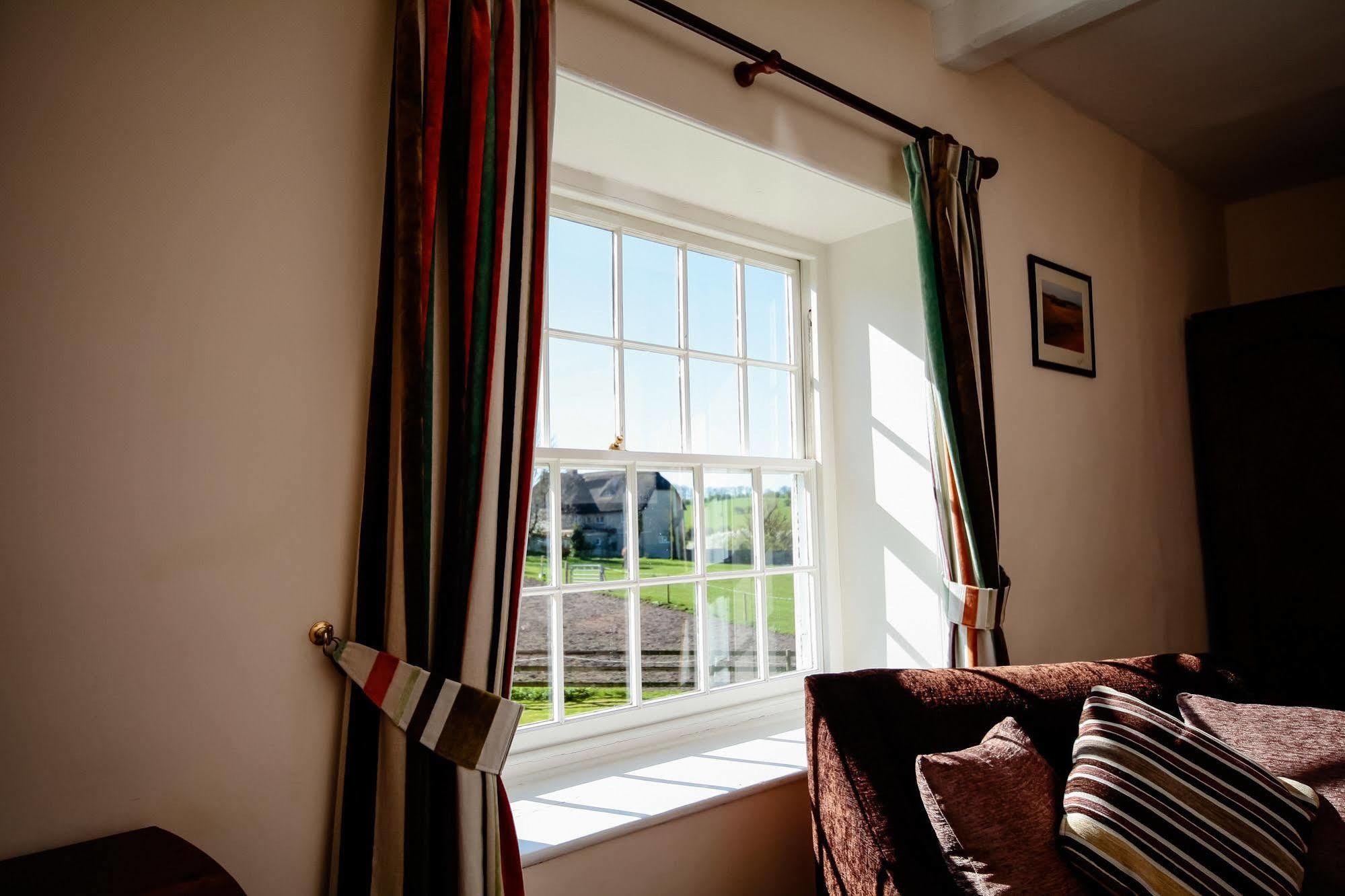 Rollestone Manor B&B And Restaurant Shrewton Exterior photo