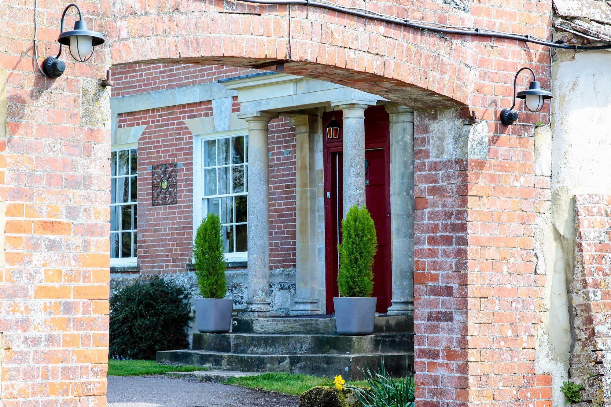 Rollestone Manor B&B And Restaurant Shrewton Exterior photo
