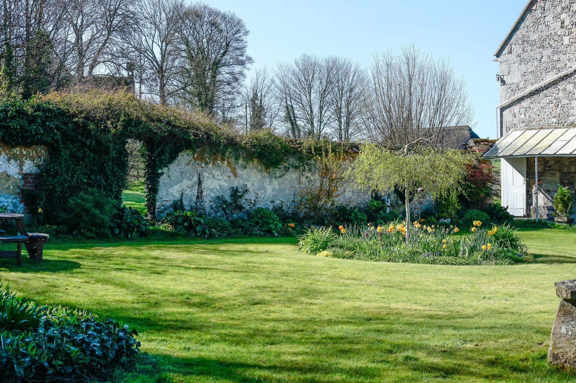 Rollestone Manor B&B And Restaurant Shrewton Exterior photo