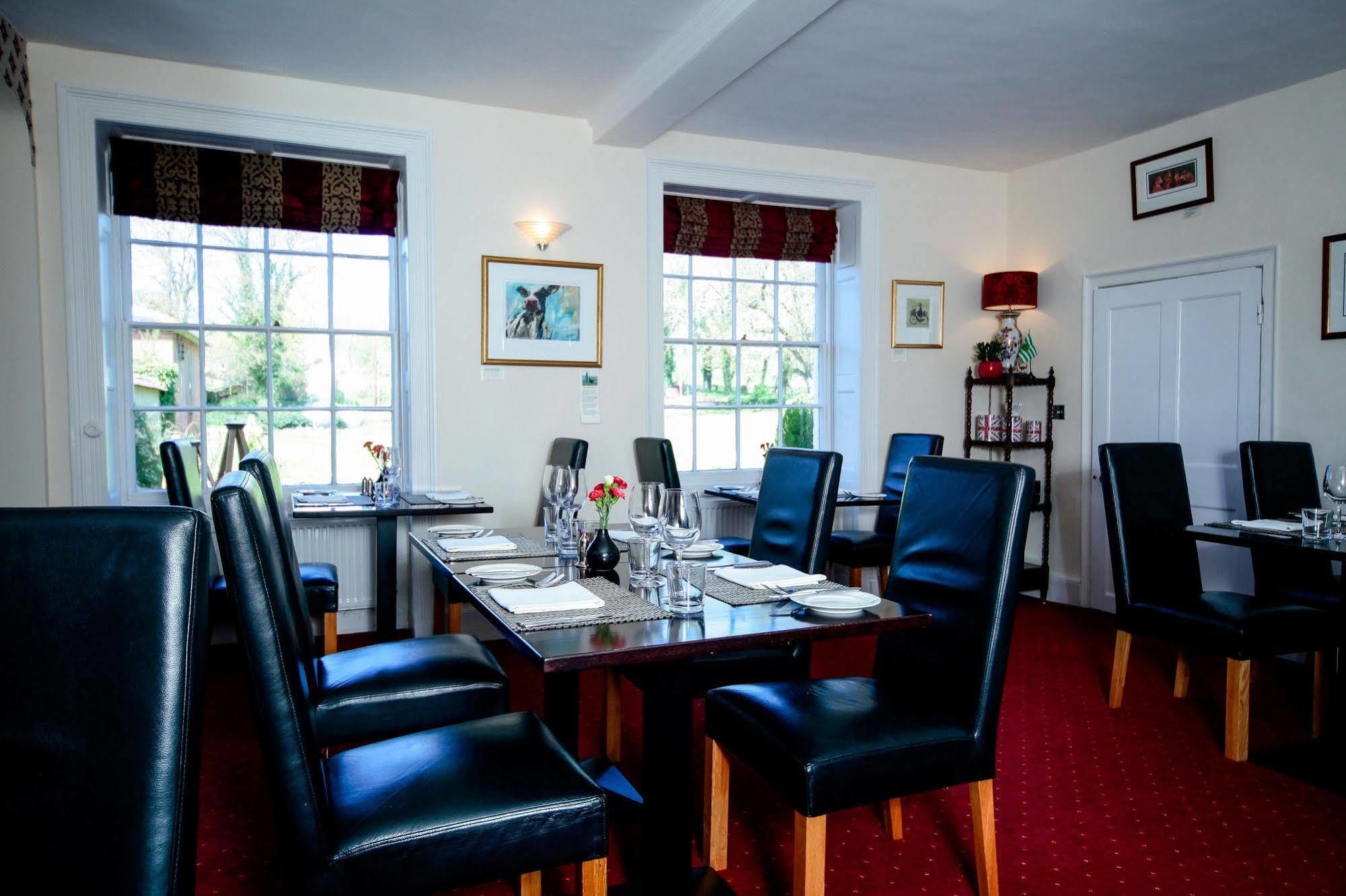 Rollestone Manor B&B And Restaurant Shrewton Exterior photo