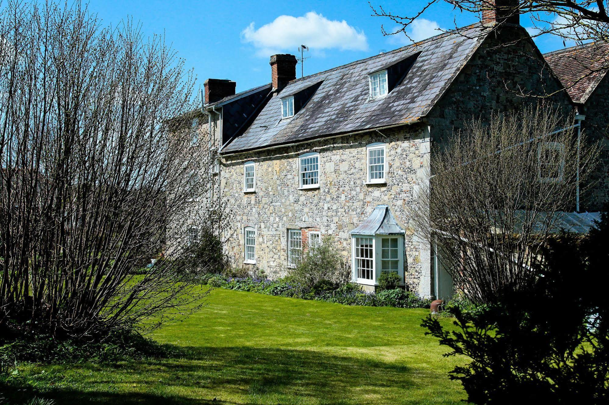 Rollestone Manor B&B And Restaurant Shrewton Exterior photo